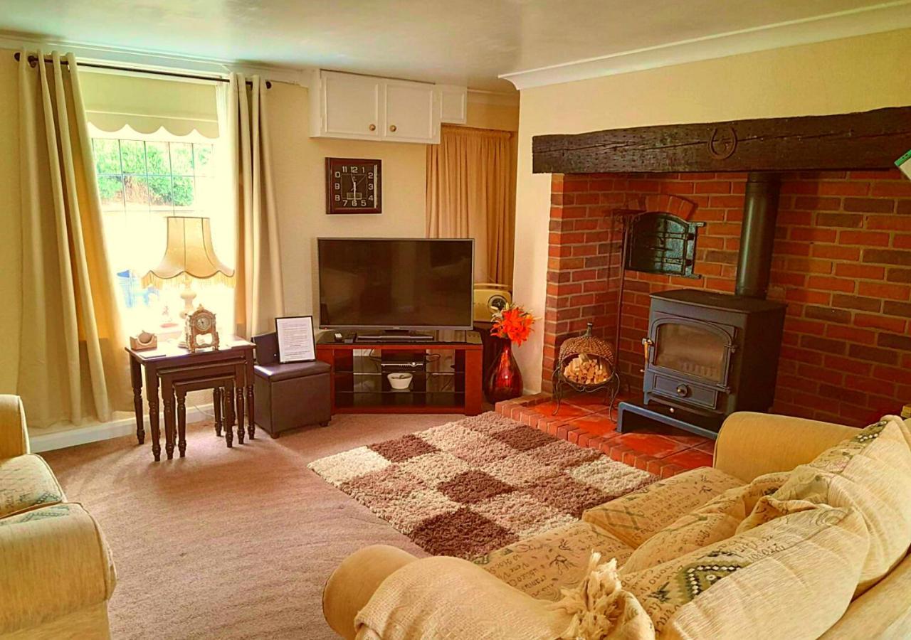 Romantic Lakeside Cottage By The Beach! With Super Cosy Log Burner! The Perfect Escape To Your Home From Home By The Sea! So Relaxing - You Won'T Want To Leave! Pet Friendly! Mablethorpe Exteriér fotografie