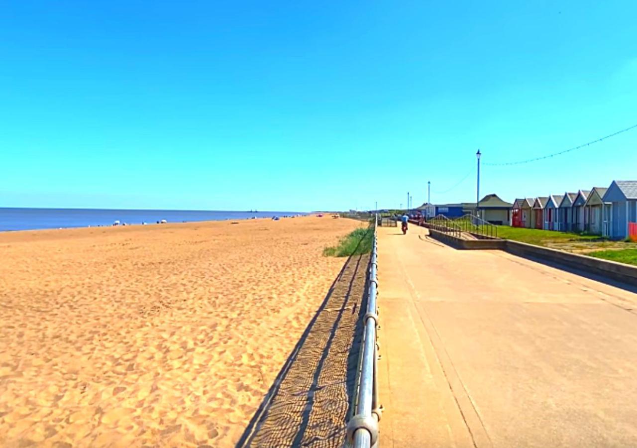 Romantic Lakeside Cottage By The Beach! With Super Cosy Log Burner! The Perfect Escape To Your Home From Home By The Sea! So Relaxing - You Won'T Want To Leave! Pet Friendly! Mablethorpe Exteriér fotografie