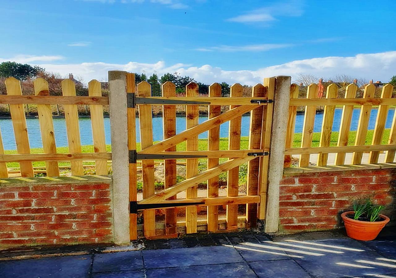 Romantic Lakeside Cottage By The Beach! With Super Cosy Log Burner! The Perfect Escape To Your Home From Home By The Sea! So Relaxing - You Won'T Want To Leave! Pet Friendly! Mablethorpe Exteriér fotografie