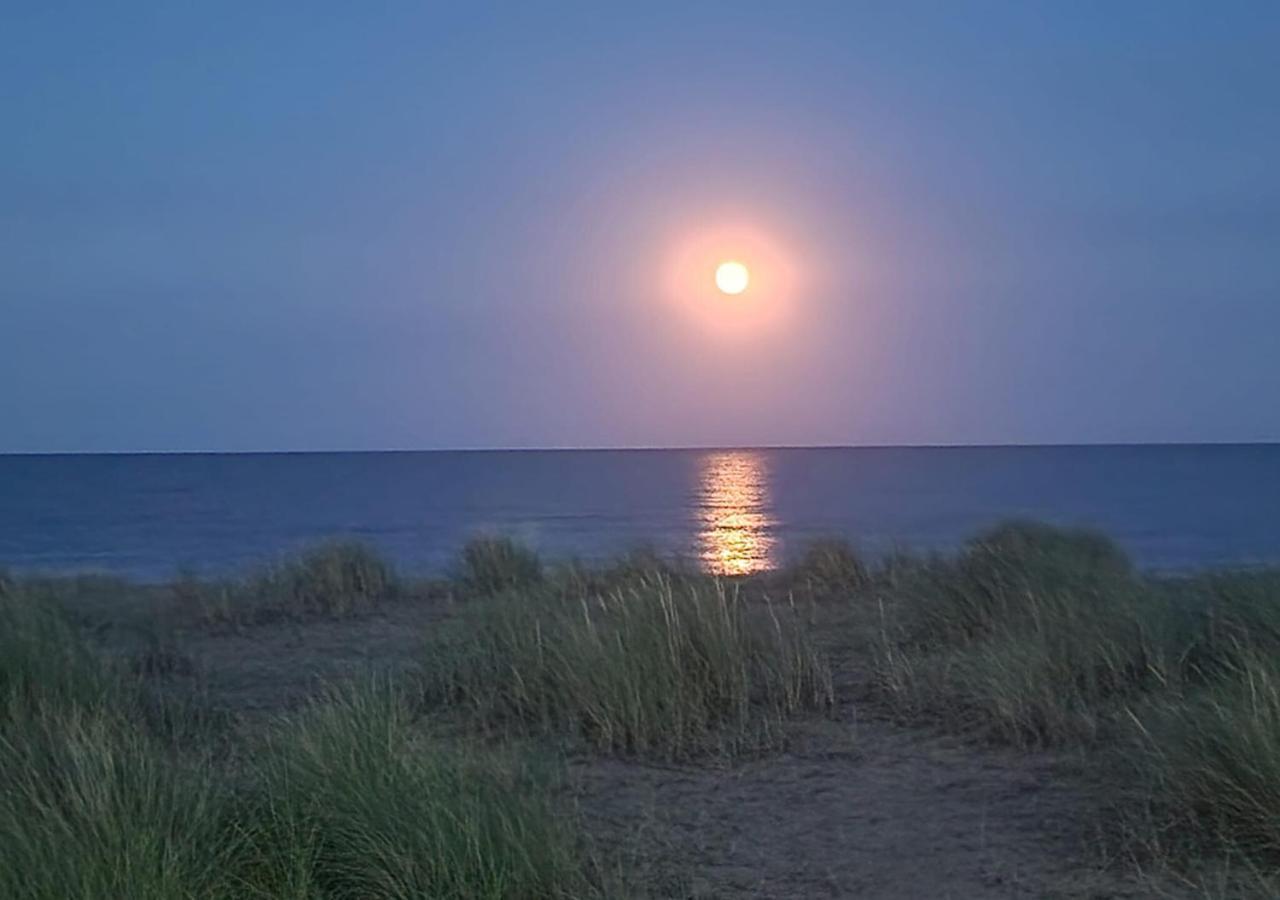 Romantic Lakeside Cottage By The Beach! With Super Cosy Log Burner! The Perfect Escape To Your Home From Home By The Sea! So Relaxing - You Won'T Want To Leave! Pet Friendly! Mablethorpe Exteriér fotografie