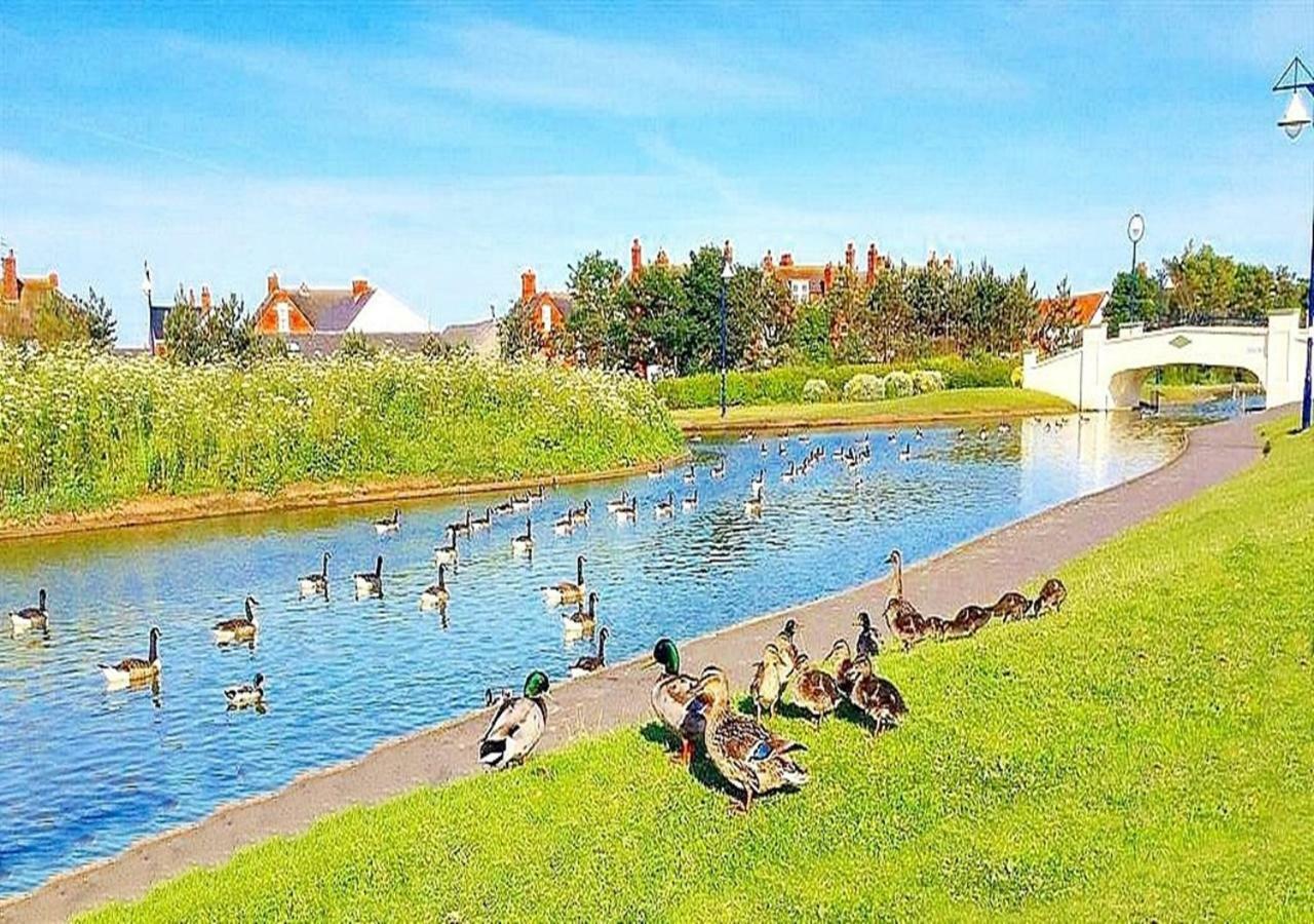 Romantic Lakeside Cottage By The Beach! With Super Cosy Log Burner! The Perfect Escape To Your Home From Home By The Sea! So Relaxing - You Won'T Want To Leave! Pet Friendly! Mablethorpe Exteriér fotografie